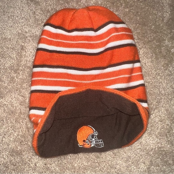 Cleveland Browns NFL Reversible Striped Logo Beanie Hat - Picture 4 of 5